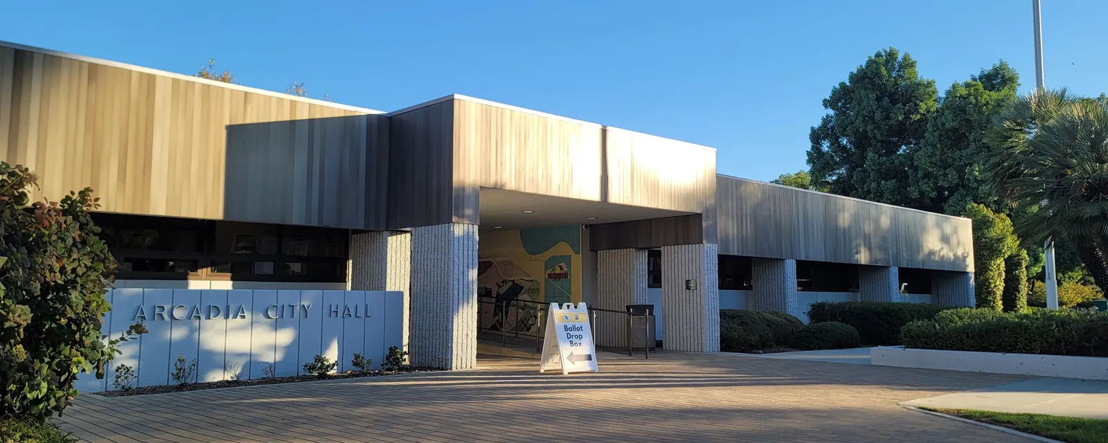 The front entrance of Arcadia City Hall on a clear afternoon